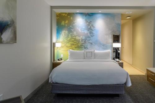Ліжко або ліжка в номері Courtyard by Marriott Lake Jackson