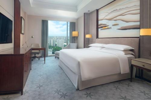 Postel nebo postele na pokoji v ubytování Sheraton Shanghai Jiading Hotel