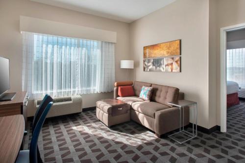 a living room with a couch and a chair at TownePlace Suites by Marriott Nashville Goodlettsville in Goodlettsville