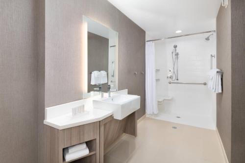Ванна кімната в SpringHill Suites by Marriott Tifton