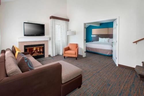 a hotel room with a couch and a fireplace at Residence Inn Philadelphia Valley Forge in Berwyn