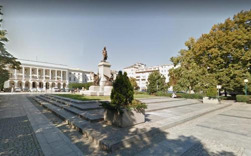 a park with a statue in the middle of a building at Mirovski Apartment in Warsaw