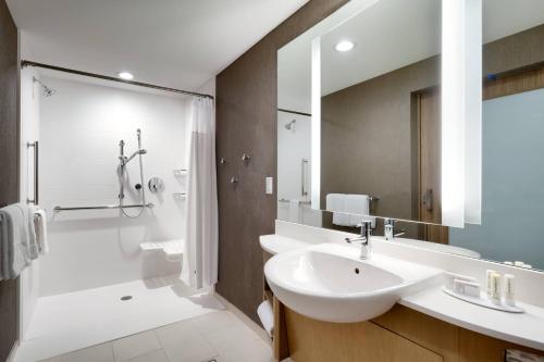 A bathroom at SpringHill Suites By Marriott Salt Lake City West Valley