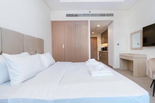 Cozy Studio in Azizi – Creek Views (Farhad)