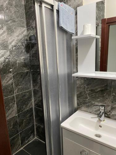 a bathroom with a sink and a shower at ortaköy ev daire in Istanbul