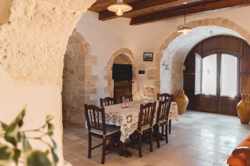 a dining room with a table and chairs at Masseria Montanaro in Cisternino