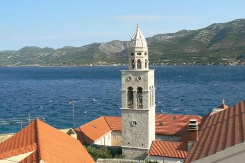 Smiley apartment with a million dollar view