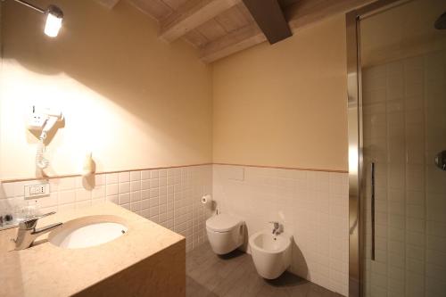 a bathroom with a sink and a toilet at Hotel Villa Moron in Negrar