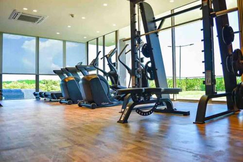 Pusat kecergasan dan/atau kemudahan kecergasan di Fantastic Loft/Beachfront+Pools