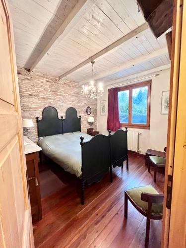 a bedroom with a bed and a brick wall at Casa Unica- da Bruno in Colico