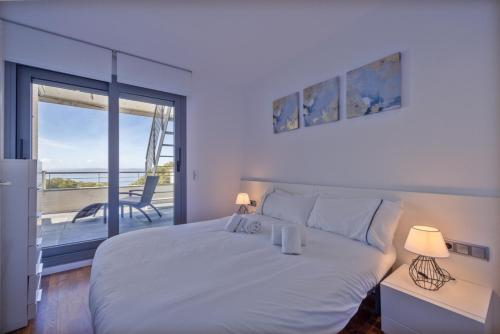 Posteľ alebo postele v izbe v ubytovaní NC APARTMENTS Ático Canyelles Mar - 5 PAX