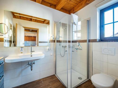 Koupelna v ubytování Chalets am Diemelsee in Heringhausen