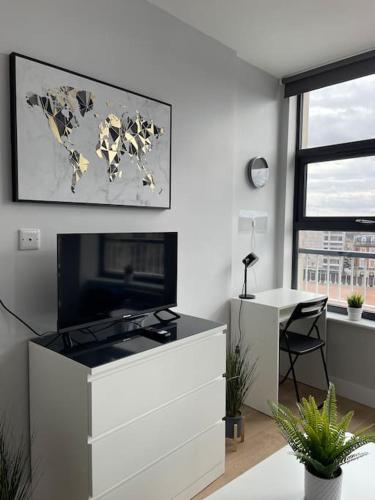a living room with a table and a world map on the wall at Deluxe Apartment in Central Northampton - Heart of Market Square in Northampton