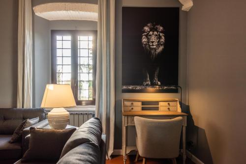 a living room with a lion painting on the wall at Relais La Martina in Pietraviva