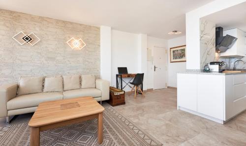Η κουζίνα ή μικρή κουζίνα στο Apartamento Torre Bona - Seafront, 10 meters from the beach!