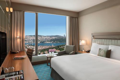 Nespecifikovaný výhled na hory nebo výhled na hory při pohledu z hotelu
