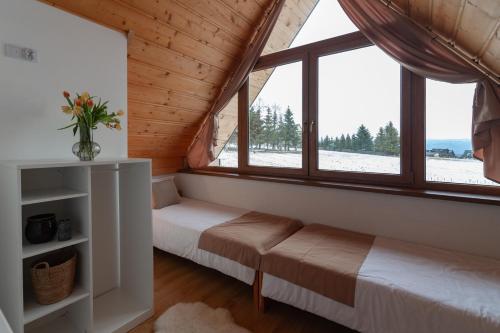 a room with two beds and two windows at Kotelnica View in Groń