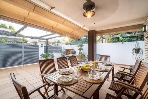 Fotografia z galérie ubytovania "Charm & Cozy 4BR - 3BA with Pool & Barbecue" v destinácii Cambrils