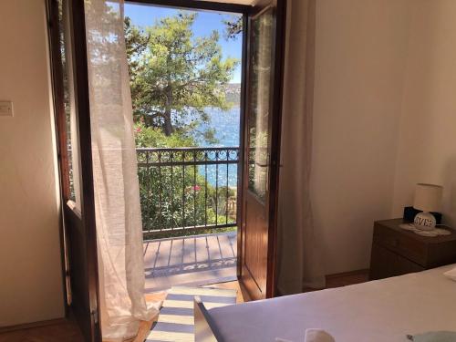 Postel nebo postele na pokoji v ubytování Apartment Stara Novalja 4143b