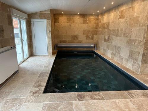 Φωτογραφία από το άλμπουμ του Gite 5 chambres, piscine intérieure, proche du Der σε Frignicourt