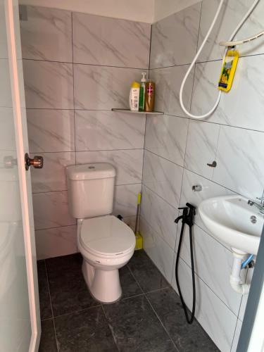 ห้องน้ำของ Aaira Guest House Melaka