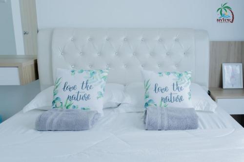Katil atau katil-katil dalam bilik di New Drawbridge Condo With Seaview and Pool