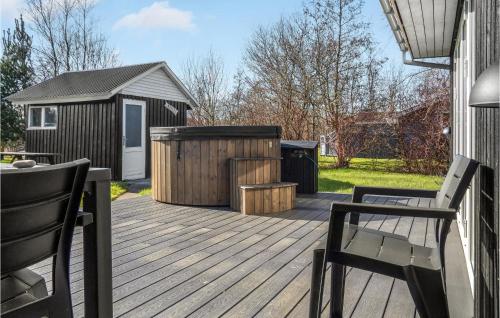 a wooden deck with a bench and a shed at Stunning Home In Hemmet With Kitchen in Hemmet