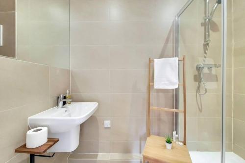 a bathroom with a sink and a shower at BR6 - Beautiful 1 bed flat in heart of borough in London