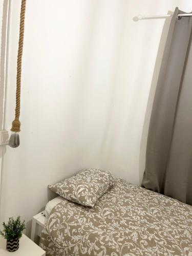Ένα ή περισσότερα κρεβάτια σε δωμάτιο στο Avra House