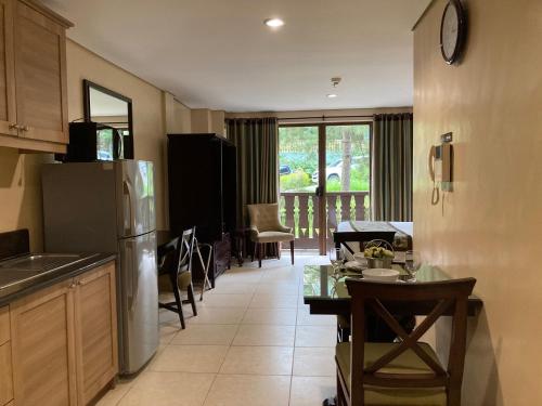 Kuchyň nebo kuchyňský kout v ubytování Crosswinds Resort Condo Studio Suite
