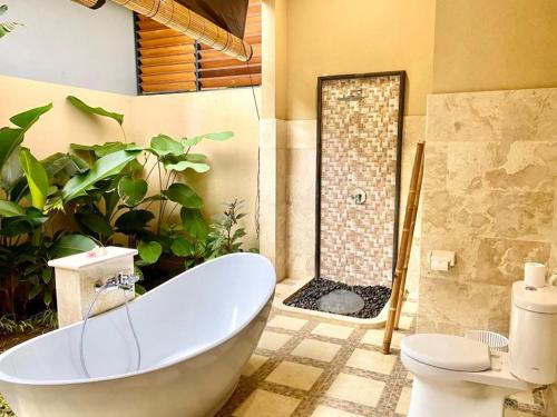 Bagno di Three Brothers Bungalows & Villas