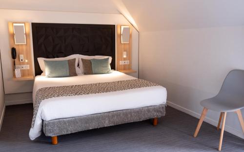 Ein Bett oder Betten in einem Zimmer der Unterkunft Best Western Le Moulin de Ducey