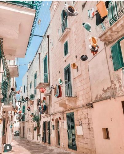 an alley with shoes on the side of a building at Nenetta Rooms & Suites Monopoli in Monopoli