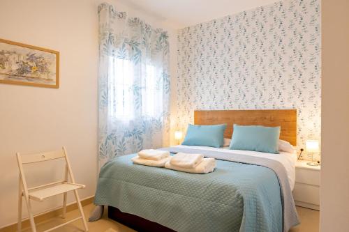 a bedroom with a bed with towels on it at San Vicente Apartamento, 5 pax, Centro Historico in Seville