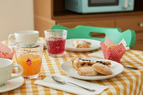 a table with plates of food and drinks on it at Agriturismo Nido delle Rondini in Macerata