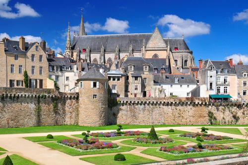 Fotografia z galérie ubytovania Joli Appartement Proche des Remparts et Toute Commodité v destinácii Vannes