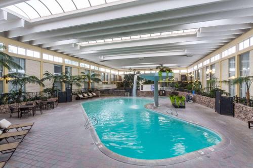 A piscina localizada em Wyndham Garden Fresno Yosemite Airport ou nos arredores