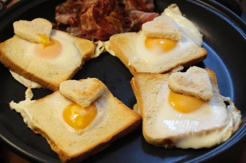 a plate with two eggs on toast with bacon at OBENauf in Unternalb in Unternalb