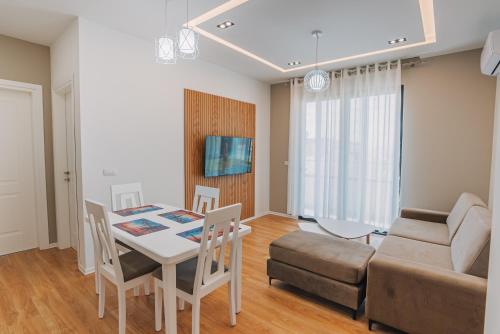 a living room with a table and a couch at JD Luxury Apartments in Vlorë