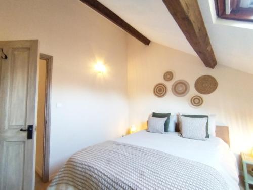 Katil atau katil-katil dalam bilik di Domaine des Cerisiers