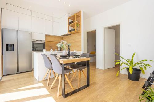 Kuchyň nebo kuchyňský kout v ubytování AMAI APARTMENT