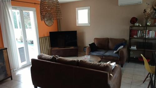 Photo de la galerie de l'établissement Villa climatisée avec piscine, à Courthézon