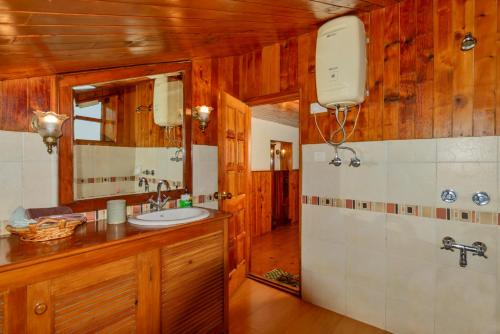 ห้องน้ำของ Banjara Retreat and Cottage Sojha