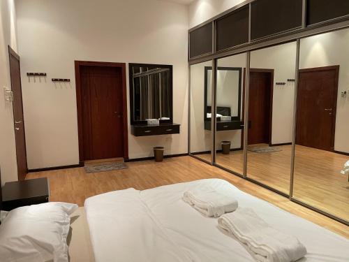 Llit o llits en una habitació de Premium 2 Bedroom Flat