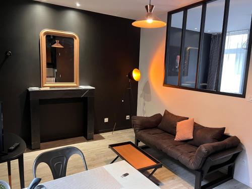 a living room with a couch and a piano at PlacesAppart in Arras