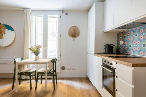 A kitchen or kitchenette at Casa Pratello