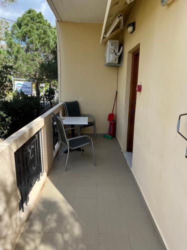 Φωτογραφία από το άλμπουμ του Mediterranean Sea Down Floor στην Παλαιοχώρα