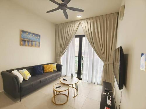STOP KL 8 pax Taman Desa Home Midvalley Bangsar TA17