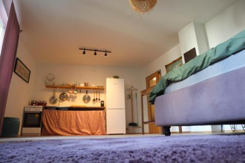 Un ou plusieurs lits superposés dans un hébergement de l'établissement Cozy & Charming City Apartment