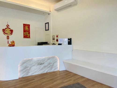 a white room with a white counter and a chair at Beauty Garden Hotel - Jiaoxi in Jiaoxi